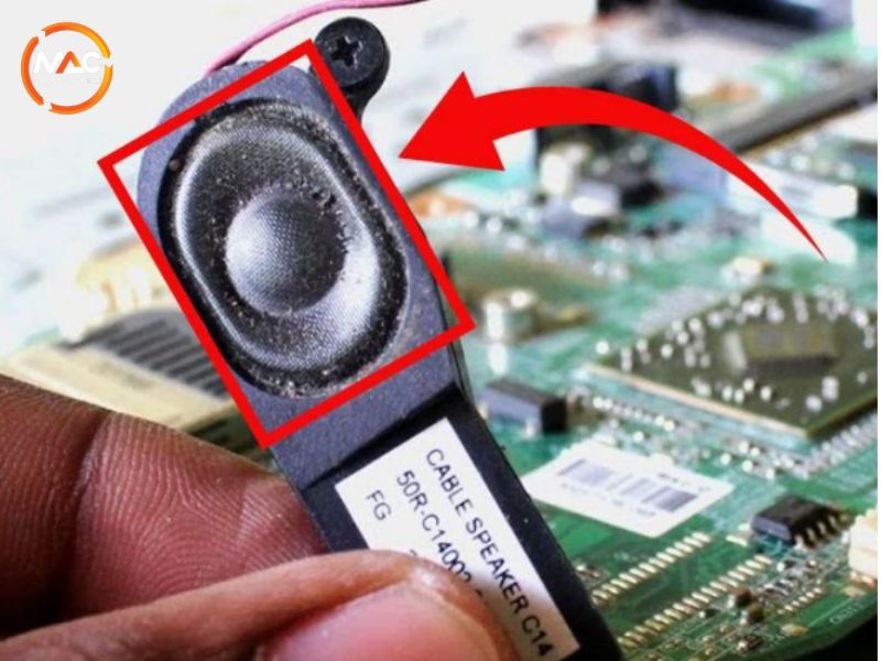 Loa Macbook bị bụi bẩn bám lâu ngày