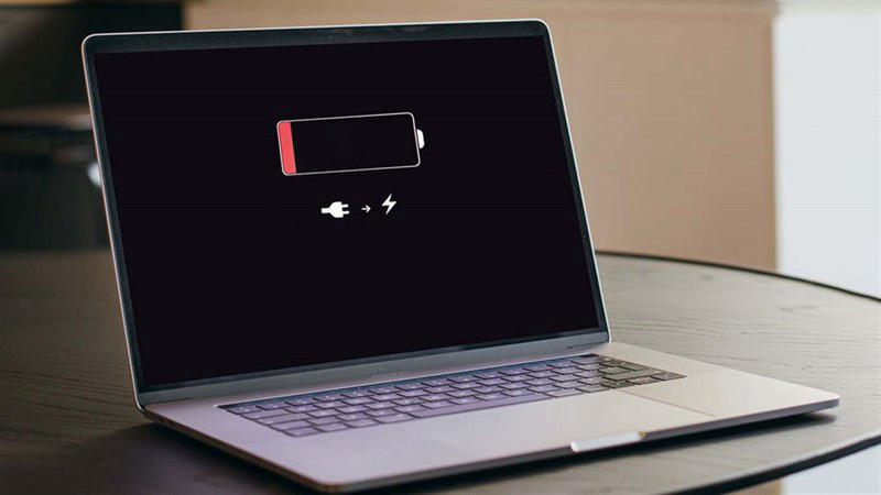 Hết pin khiến Macbook không lên nguồn