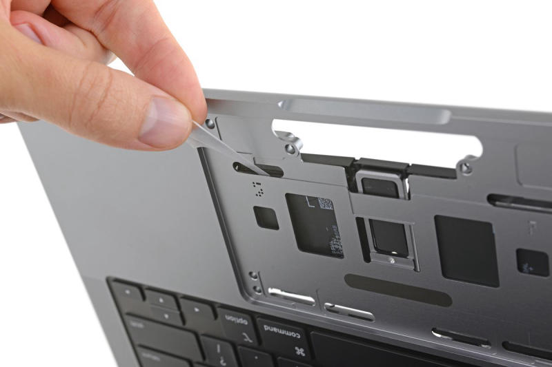 Quy trình thay Trackpad tại Macbook Care