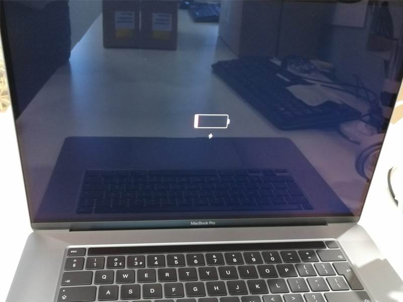 Nguyên nhân Macbook không lên màn hình