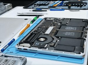 Quy trình sửa chữa cáp màn hình MacBook tại Mac Bookcare