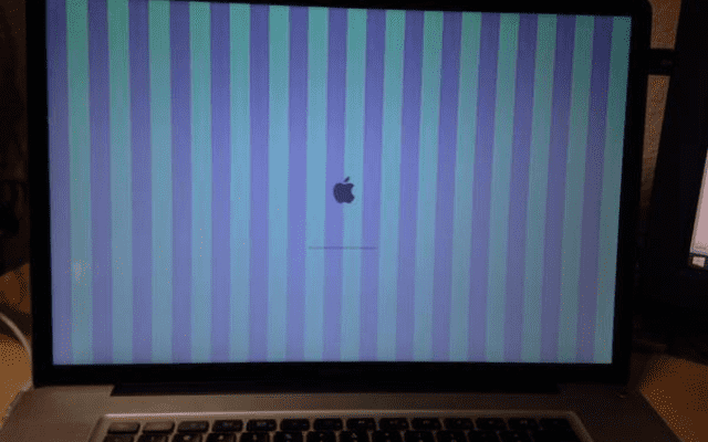 Màn hình Macbook bị sọc xanh màn hình