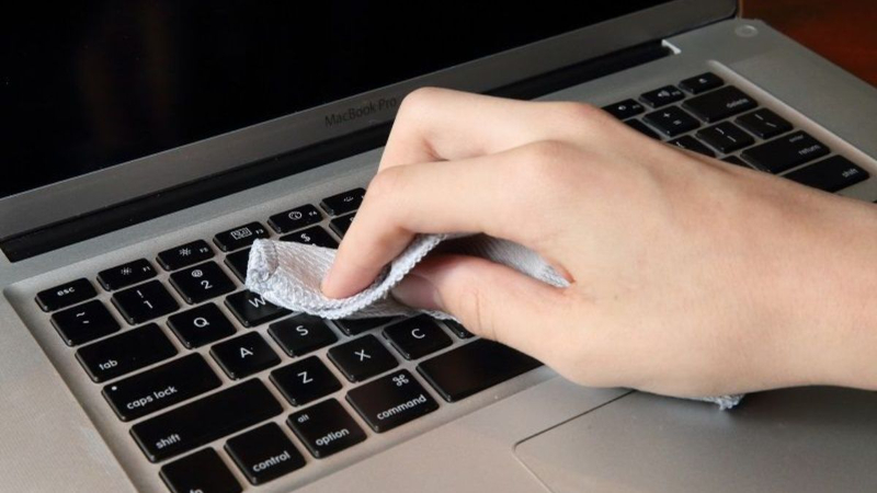 Tắt máy và ngắt kết nối nguồn điện