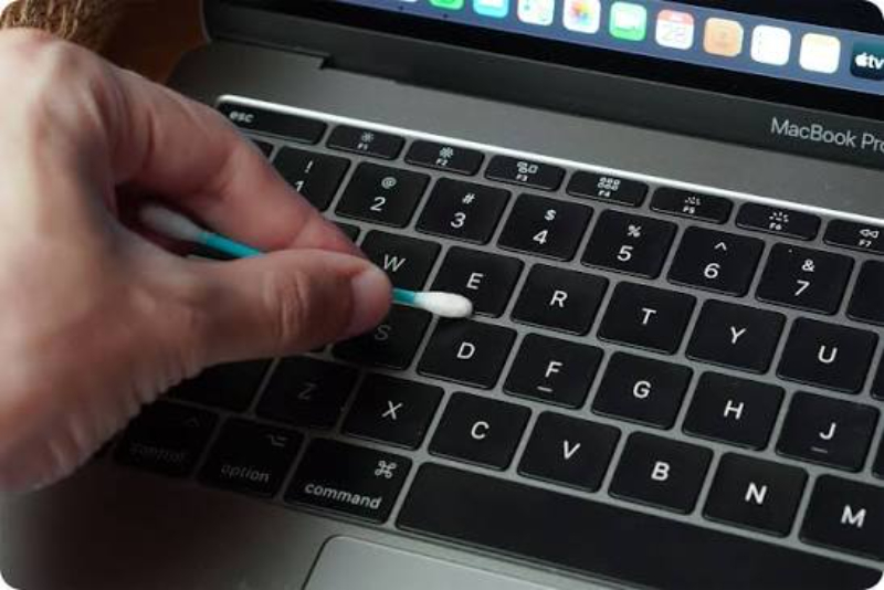 Dụng cụ cần chuẩn bị để vệ sinh MacBook tại nhà