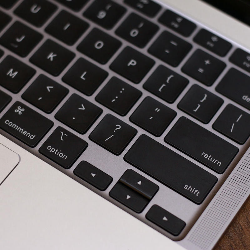 Dán bàn phím Macbook: Lợi ích và những lưu ý quan trọng cần biết