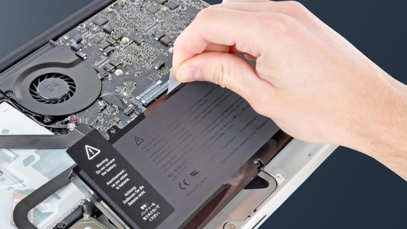 5 Dấu hiệu tố cáo pin MacBook đã bị phồng (Từ nhẹ đến nặng)