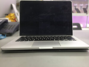 Tại sao pin MacBook bị phồng? Dấu hiệu nhận biết và cách xử lý an toàn