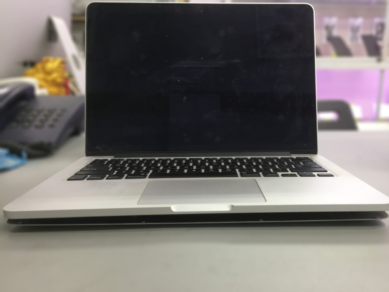Tại sao pin MacBook bị phồng? Dấu hiệu nhận biết và cách xử lý an toàn